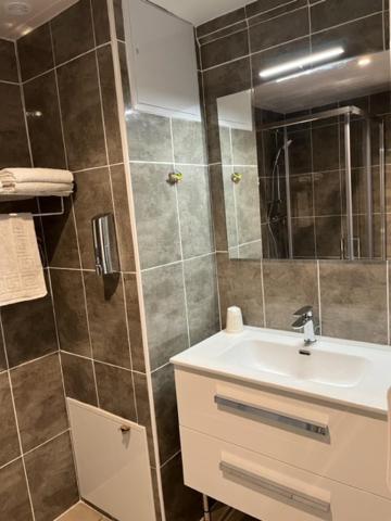Attrap'Reves Hotel Aspres-sur-Buech ภายนอก รูปภาพ